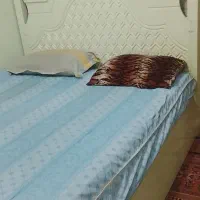 تخت دونفره همراه تشک و باکس آهنی زیرتخت