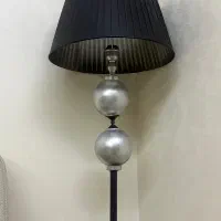 آباژور ایستاده