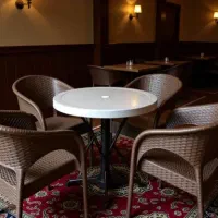 میز و صندلی پلاستیکی رستوران و مراسمات حصیری