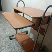 میز تحریر و کامپیوتر