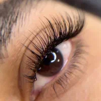 ارئه خدمات کاشت مژه و لیفت ابرو لیفت مژه