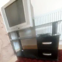میز و تلویزیون