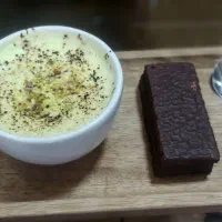 به یک جوان منظم و مرتب جهت کار در کافه نیازمندیم