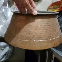 چوب‌لباسی  برنجی و دیگ مسی