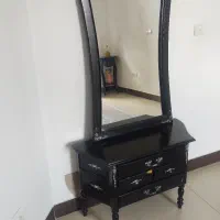 آینه و کنسول و دو عدد شمعدان