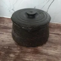 مقداری ظرف منزل . عتیقه . پاسماوری . دیزی سنگی