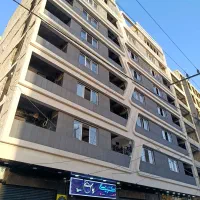 منشی خانم در دفتر املاک