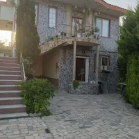 ۸۵ متر دو خواب. طبقه پایین.
