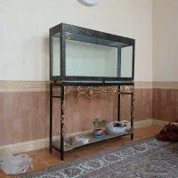 آکواریوم بزرگ با پایه