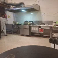 کارگر ساده فست فود سوخاری خانوم یا آقا