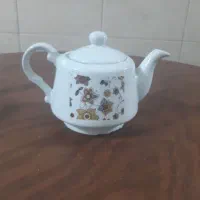 تعدادی قوری قدیمی سالم
