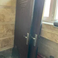 دو تا در درجه یک  زرشکی داخل واحدی