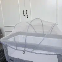 تخت کنار مادر زویه