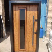 رنگ کار درب چوبی