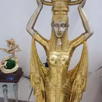 2 عدد مجسمه مصری کنار سالنی