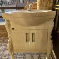 روشویی و کابینت سفید