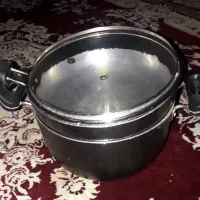 یک عدد قابلمه و ماهیتابه