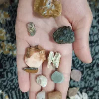 انواع سنگ و یکی مشکوک به شهاب