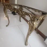 میز برنز قدیمی گلدان بزرگ کنار سالنی جا سیگاری