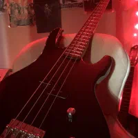 گیتاربیسwashburn XB100