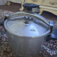 زود پز قدیمی سالم