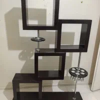 یک عدد بوفه کتاب یا مینی بار چوب