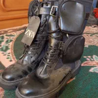 یک دست لباس و یک جفت کفش خارجی