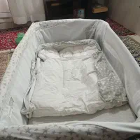 تخت کودک کنار مادری