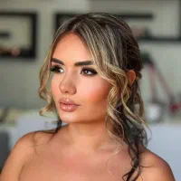خدمات تخصصی میکاپ و شینیون