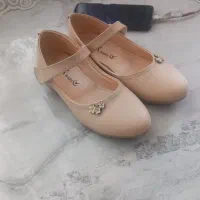 یک جفت کفش در حد کاملا نو