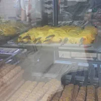 به یک کمک آشپز و یک پیک موتوری نیازمندیم