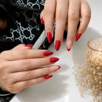 کاشت ناخن با ژل