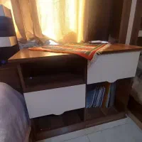 کمد کتابخانه کنار تخت