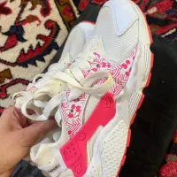 کتونی زنانه رانینگ سفید صورتی در حد نو