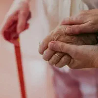 آموزش سالمندیاری با تضمین کار ،گواهی فنی حرفه ای
