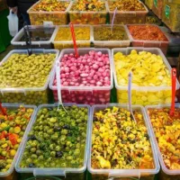 فروشنده برای مغازه زیتون با حقوق بالا