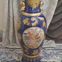 گلدان بزرگ کنار سالنی