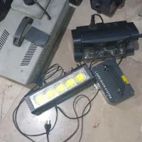 تعدادی رقص نور و دستگاه مه ساز و