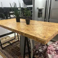میز با صفحه OSB و پایه فلزی A-frame