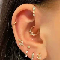 اجرای پیرسینگ و سوراخی گوش نوزاد