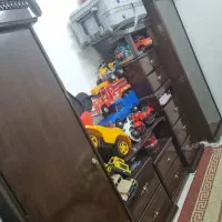 کمد و دراور چوبی قهوه ای