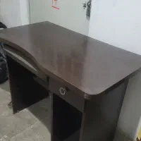 میز کامپیوتر قهوه ای