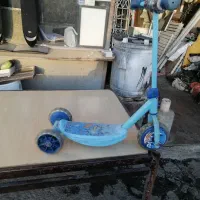 اسکوتر با کلاه ایمنی