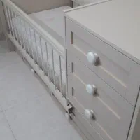 تخت نوزاد و کمد لباس