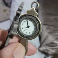 ساعت  جیبی ویترینی داخل ماشین   حتی گردنبند