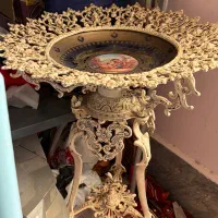 میوه خوری کنار سالنی