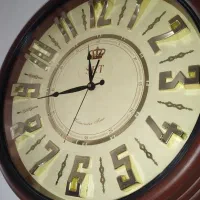 ساعت دیواری طرح چوب