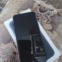 آیفون ۷ تمیز باکارتن وشارژر