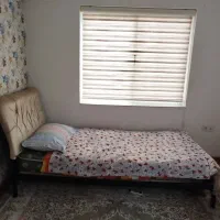یک عدد تخت تک نفره سالم و تمیز