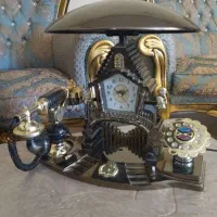 ساعت وچراغ خواب وتلفن شیک وسالم